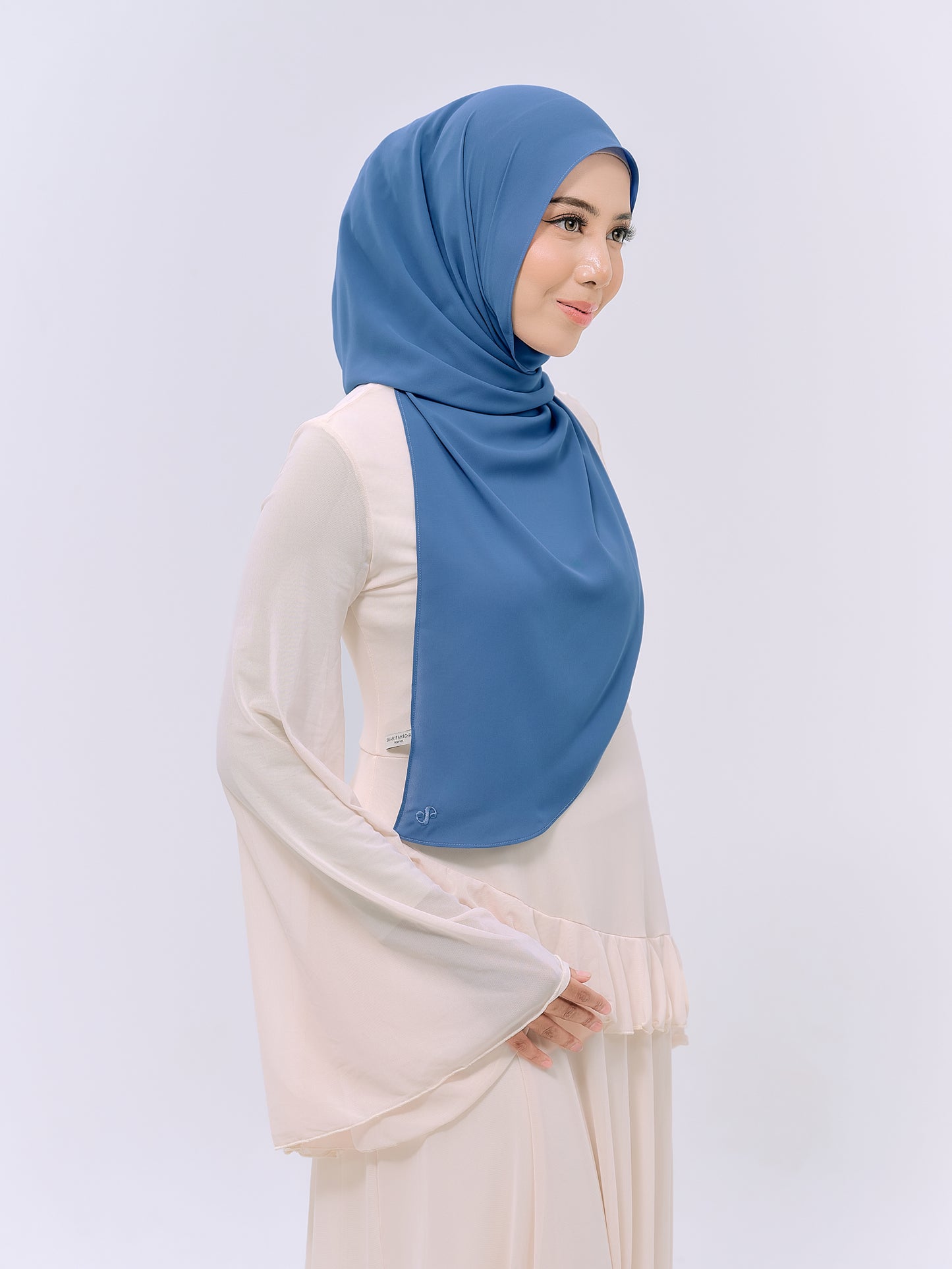 CLAIA IN OCEAN BLUE
