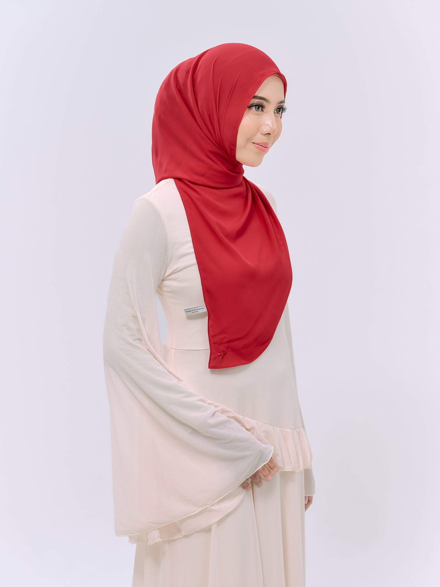 CLAIA IN RED CHILI