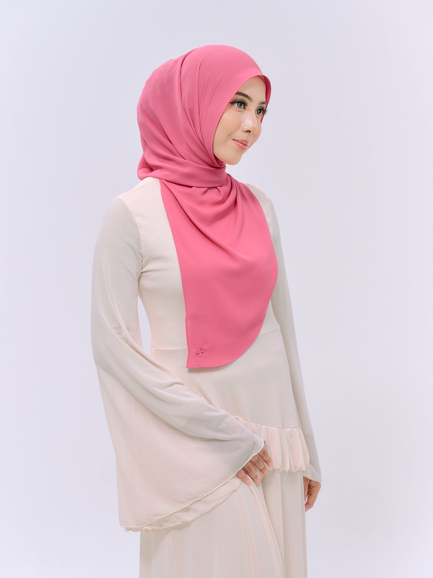 CLAIA IN BARBIE PINK
