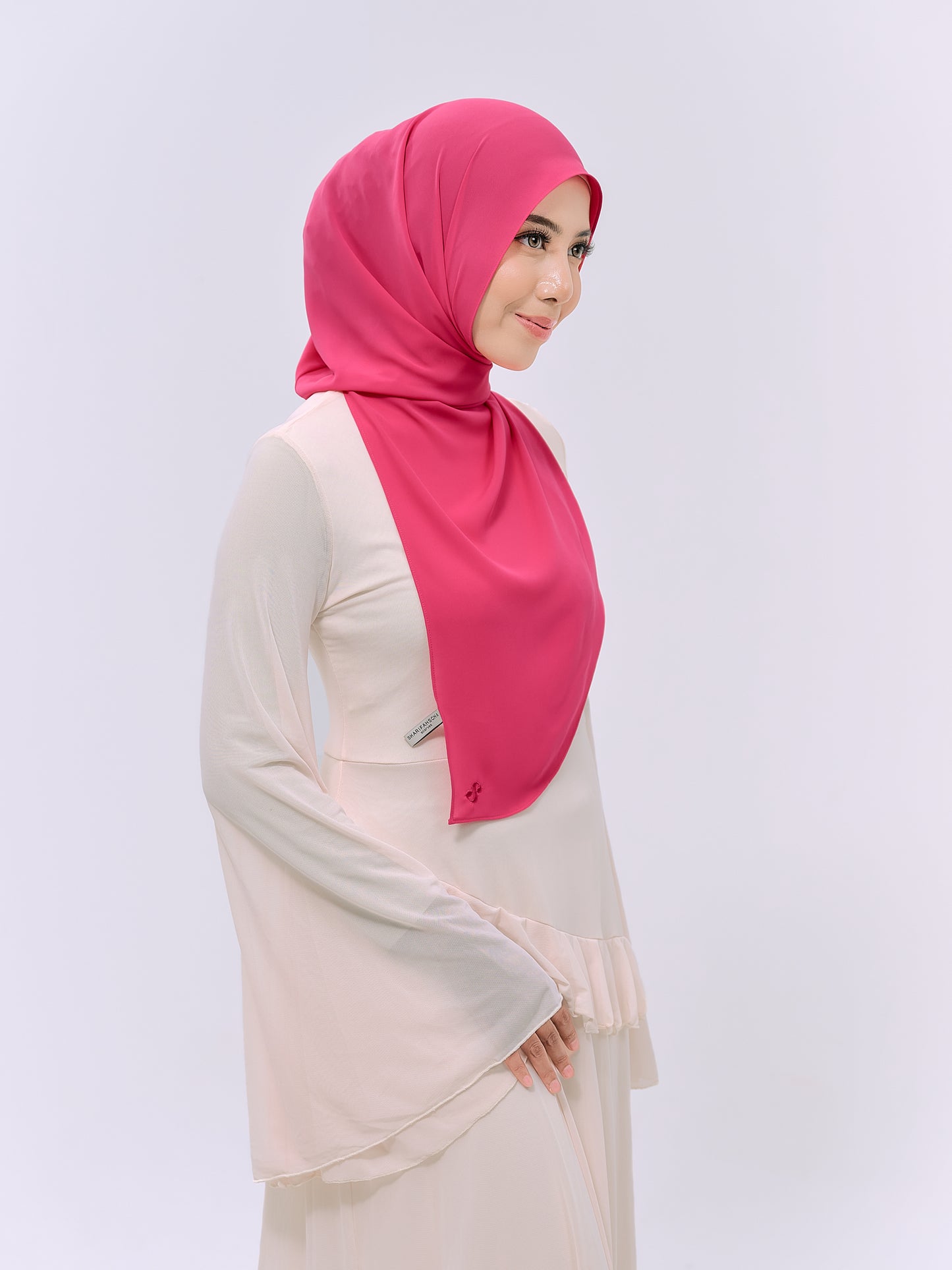 CLAIA IN HOTPINK