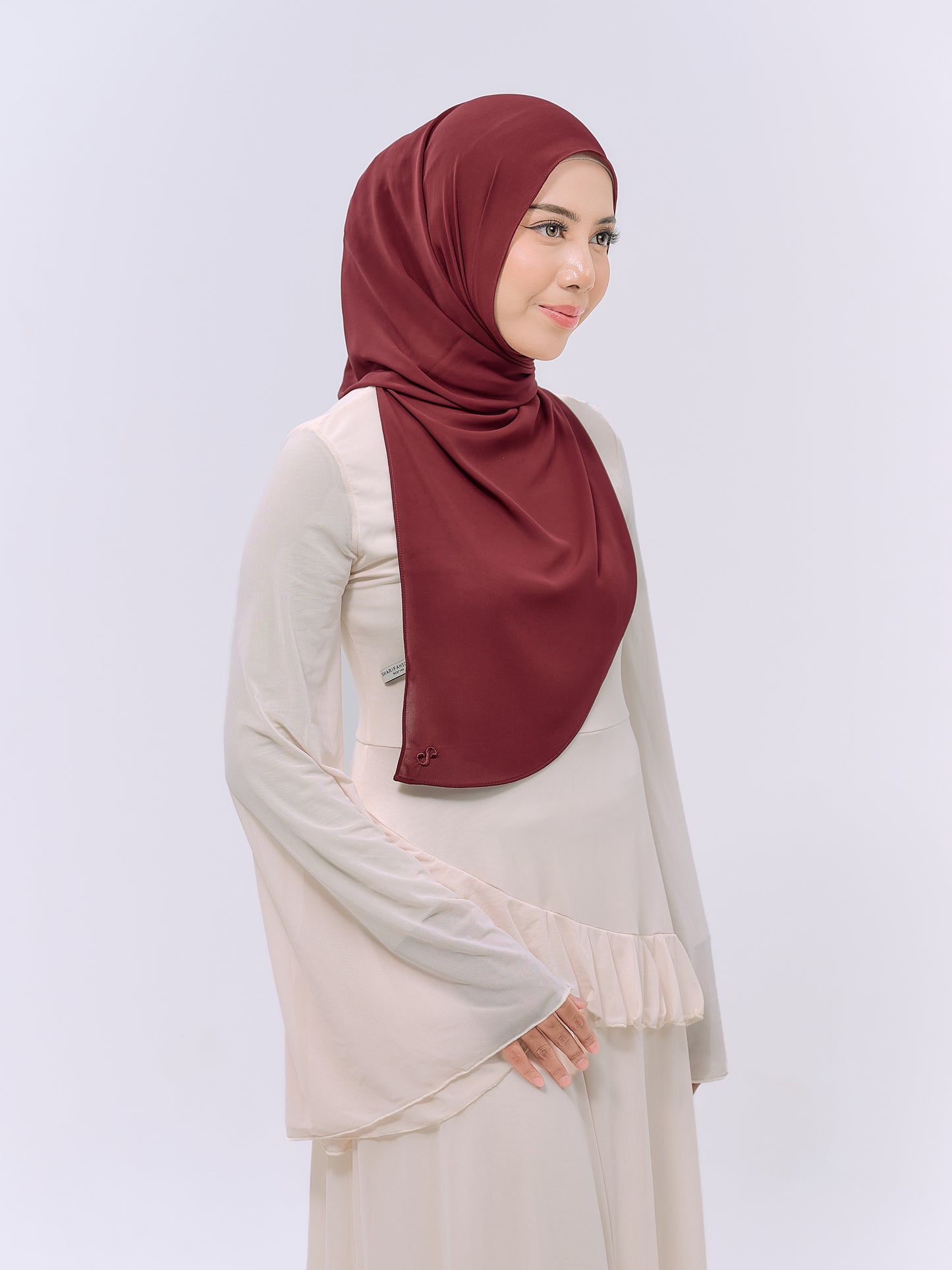 CLAIA IN DARK MAROON