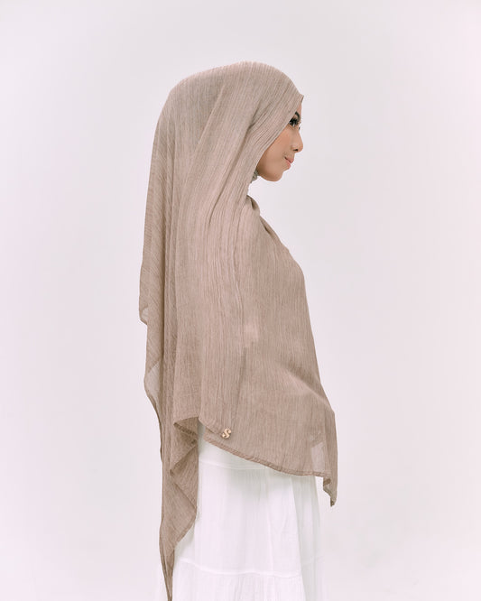 DREAMY IN ALMOND