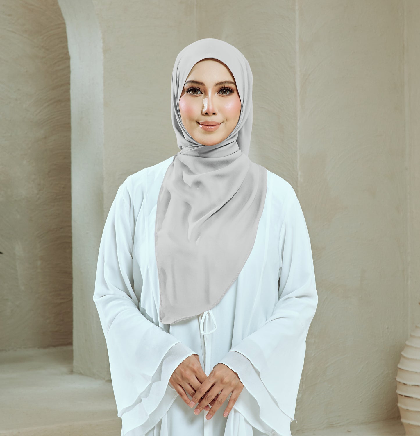 CLAIA IN LIGHT GREY