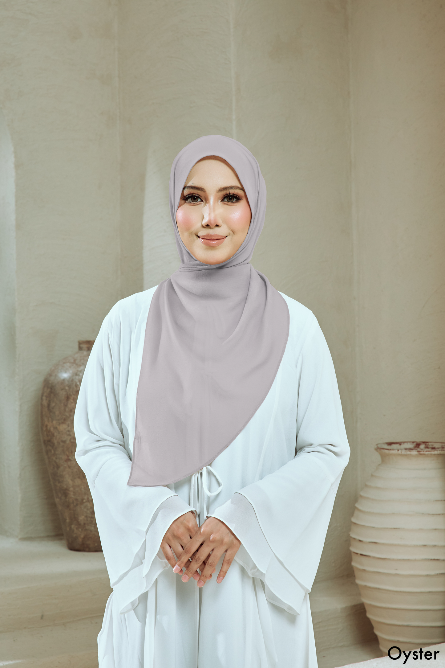 CLARA IN OYSTER