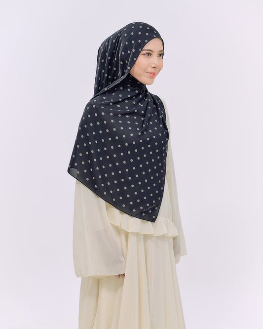 POLKASHAWL IN BLACK