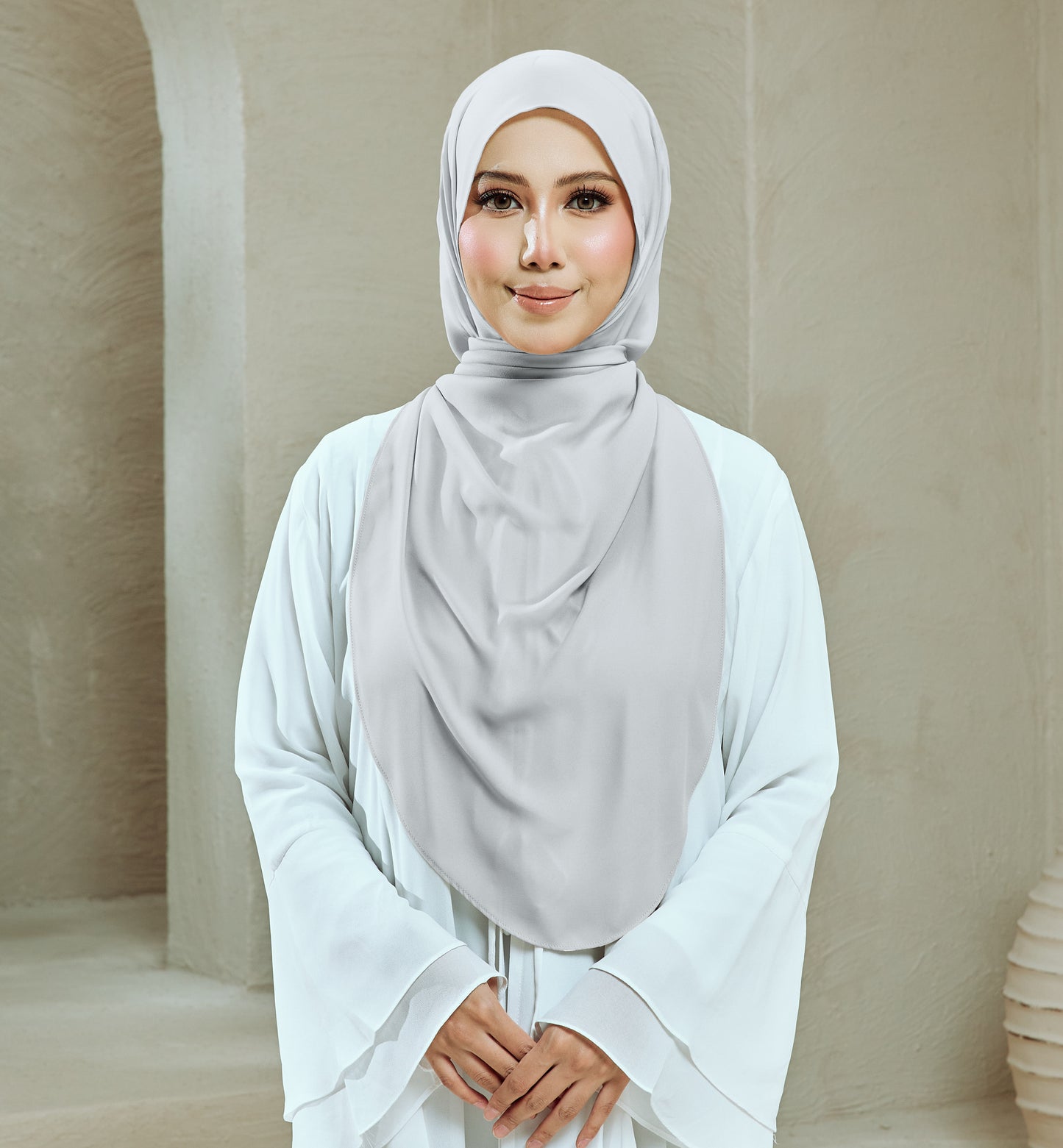 LOVA IN OFFWHITE