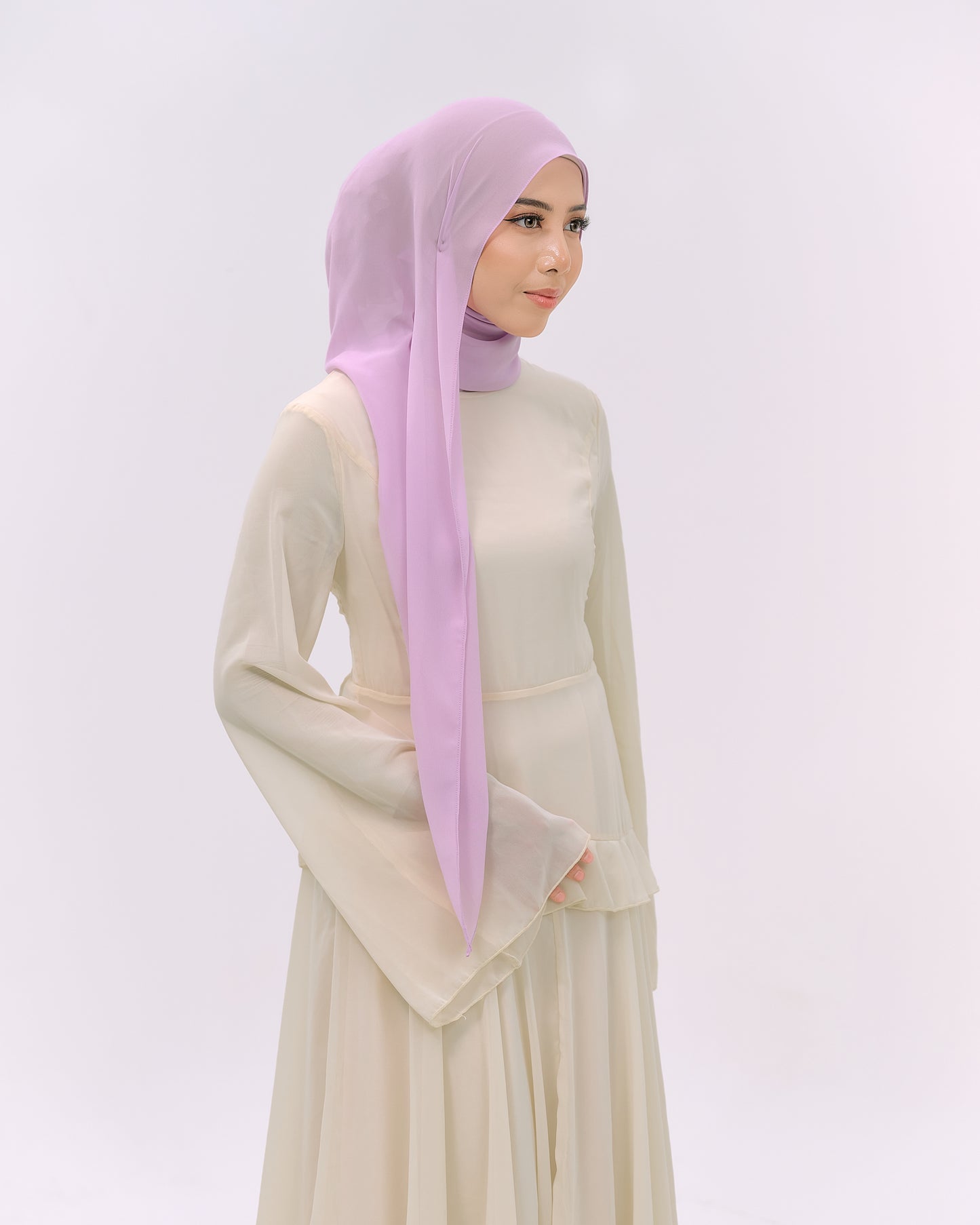 CLARA IN LILAC