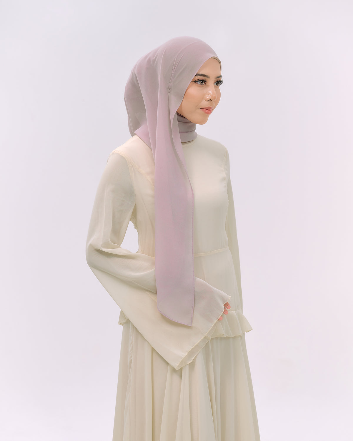 CLARA IN OYSTER