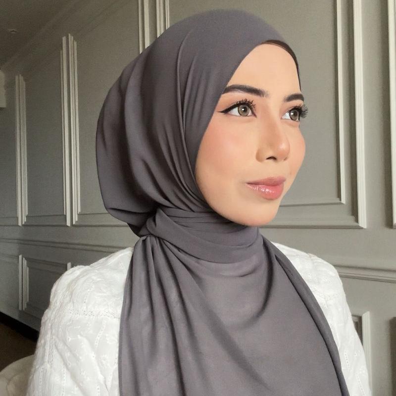 YARA IN GREY