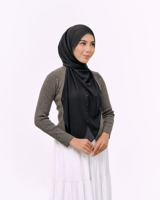YARA IN BLACK