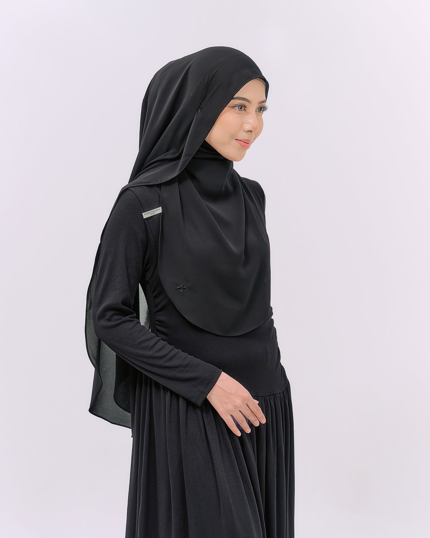 LOVA IN BLACK