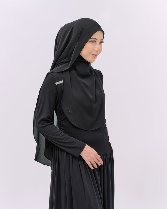 LOVA IN BLACK
