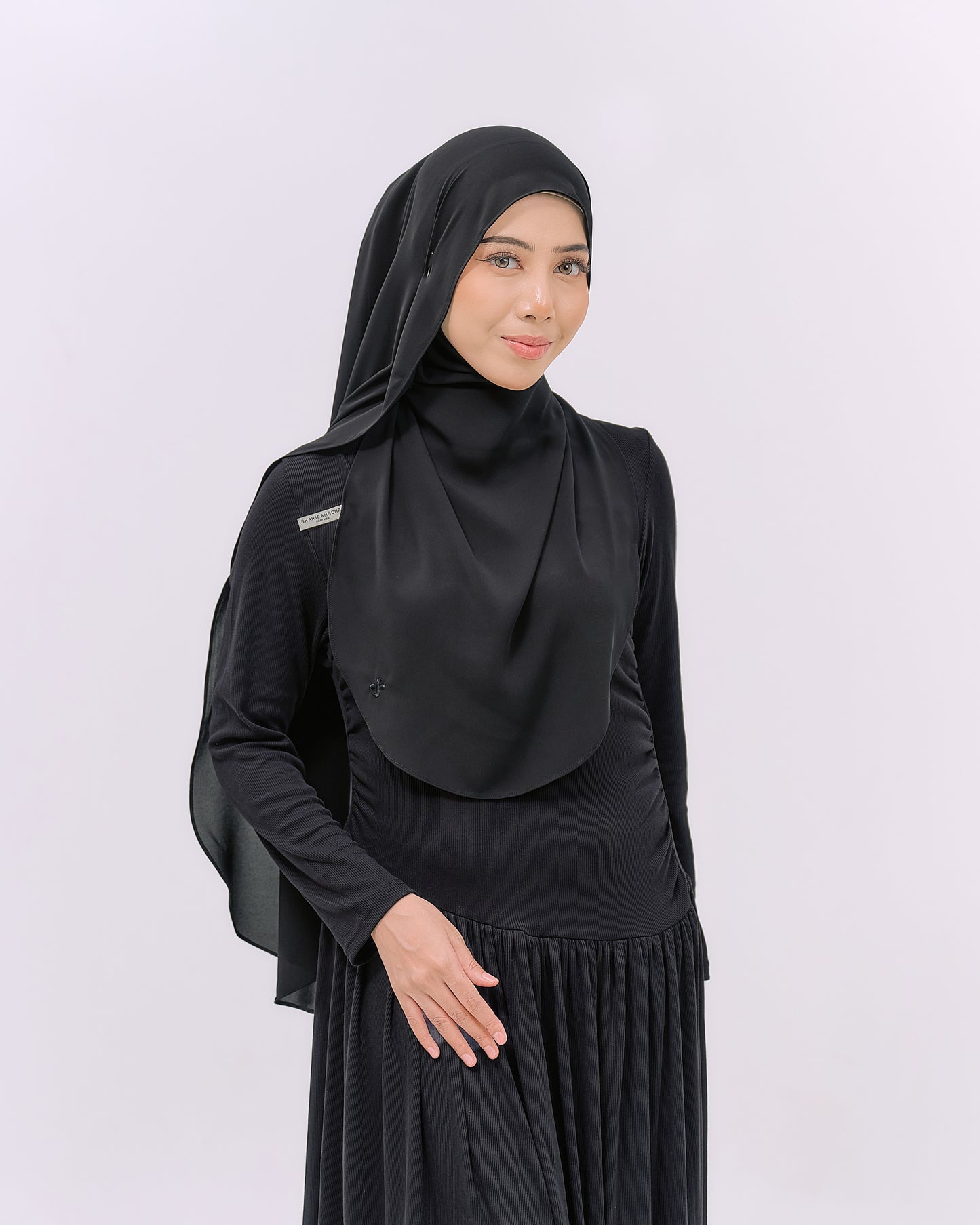 LOVA IN BLACK