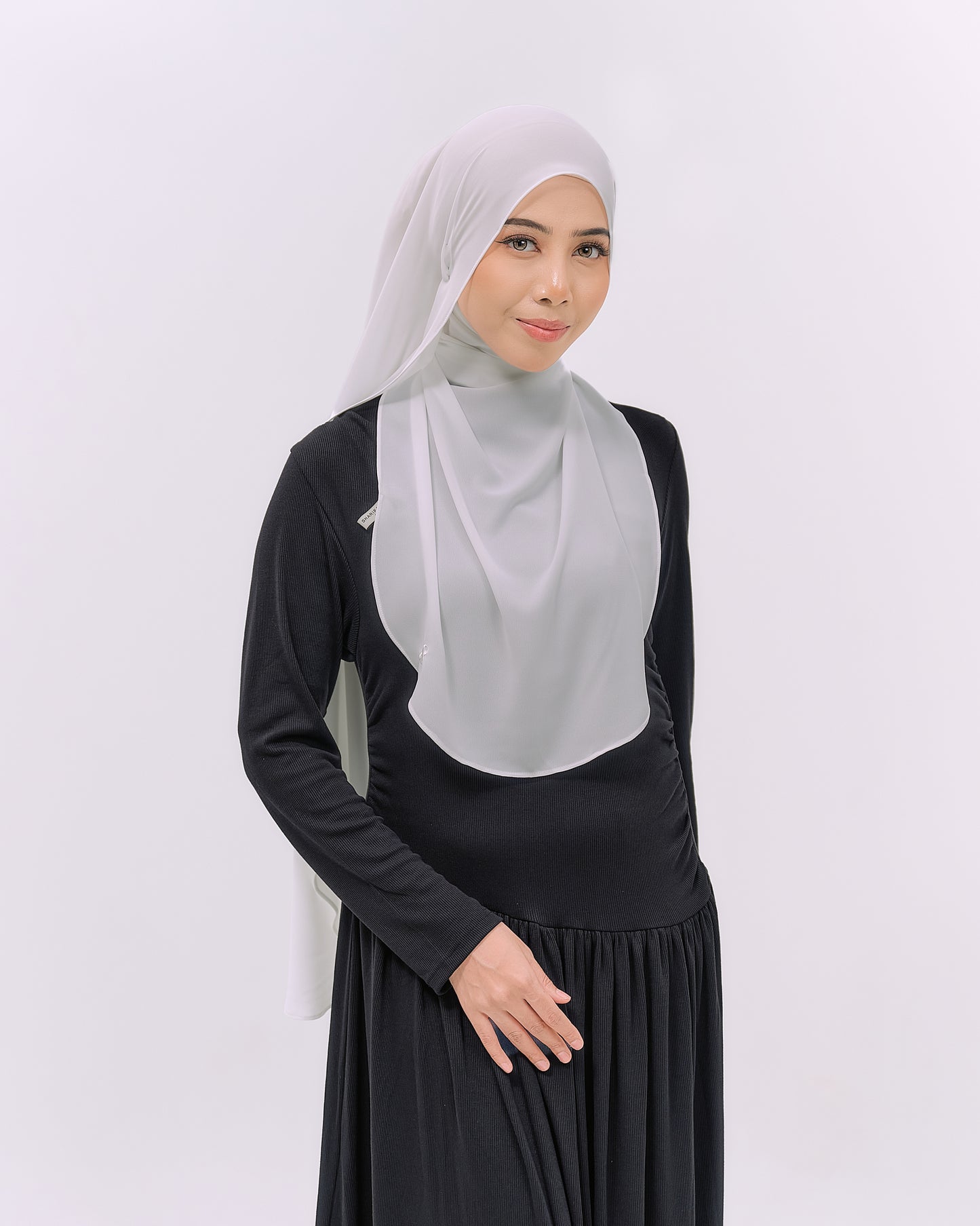 LOVA IN OFFWHITE