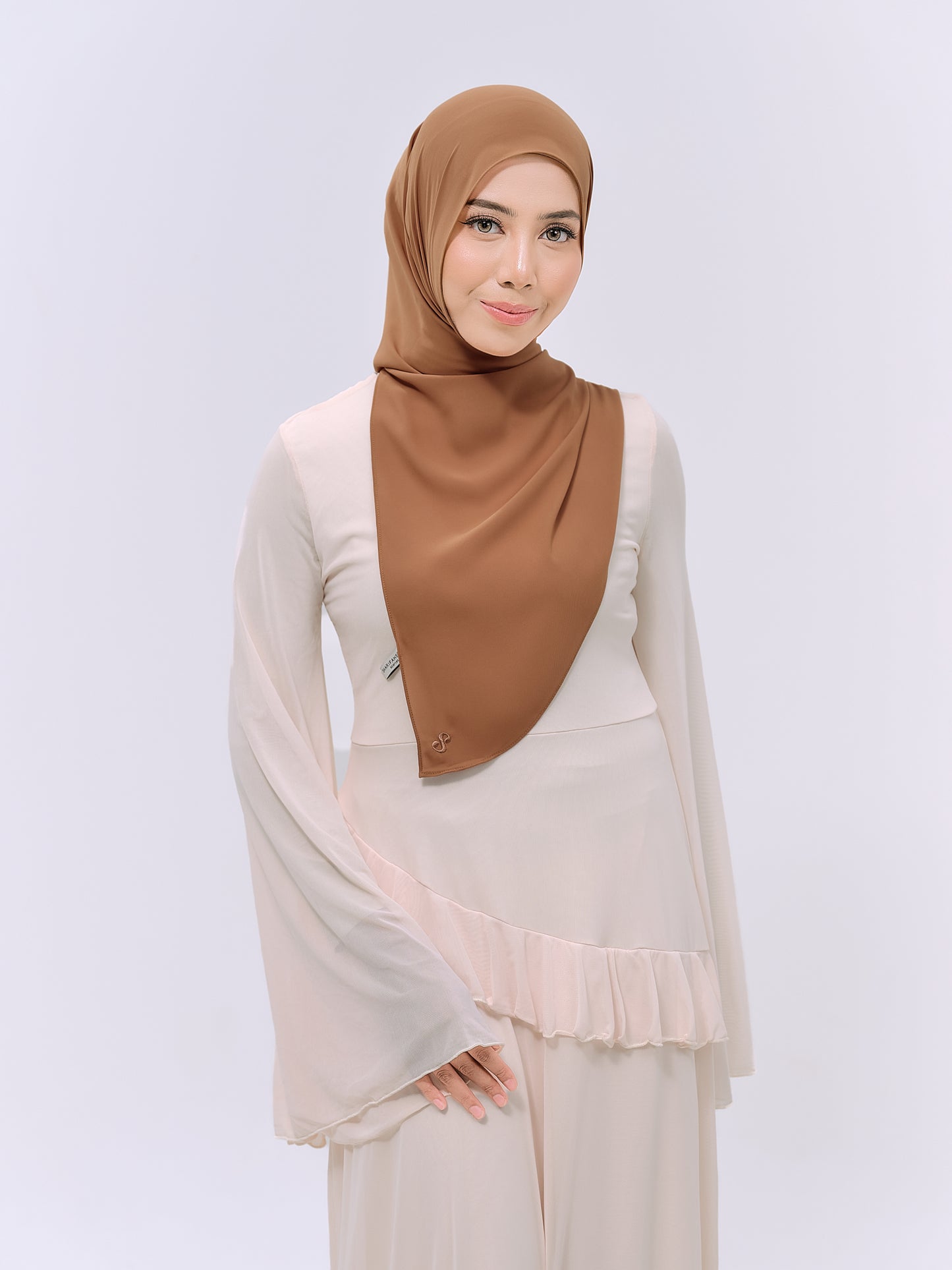 CLAIA IN CARAMEL