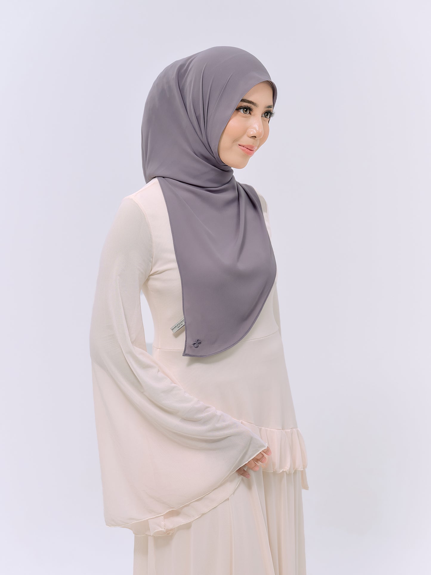 CLAIA IN SMOKE GREY