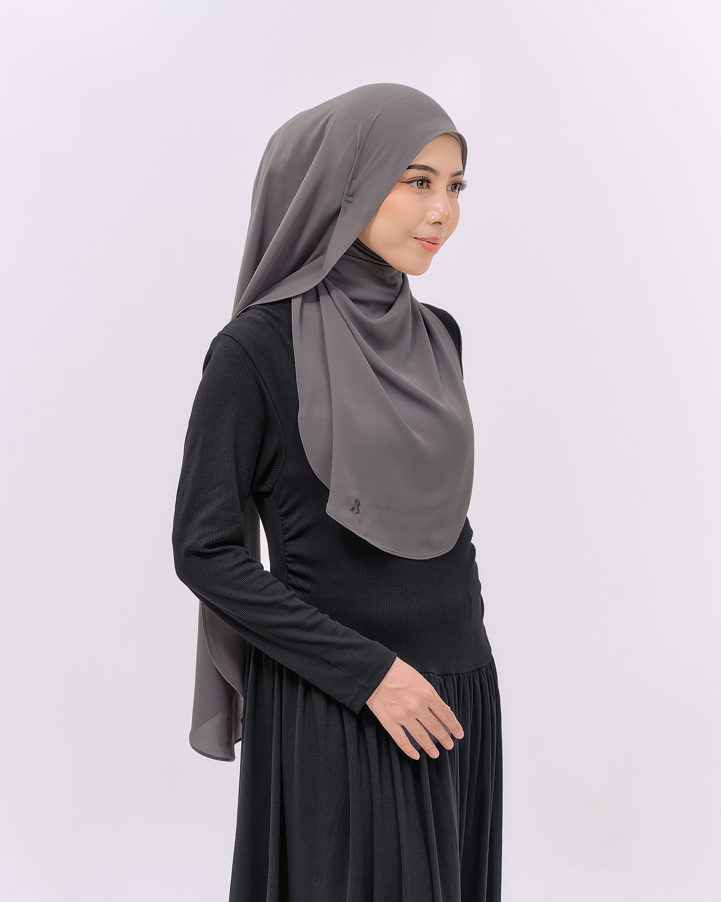 LOVA IN GREY
