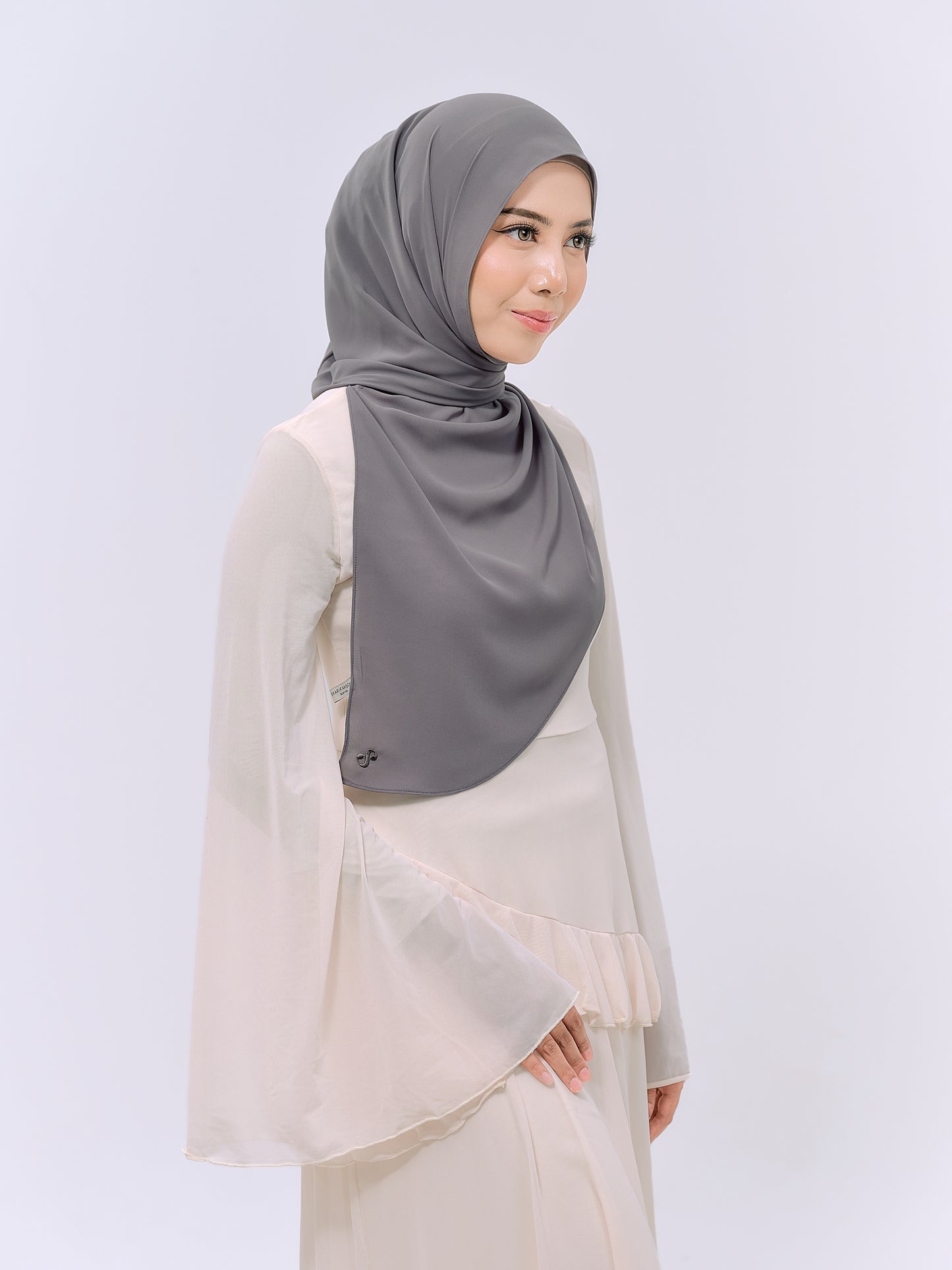 CLAIA IN GREY