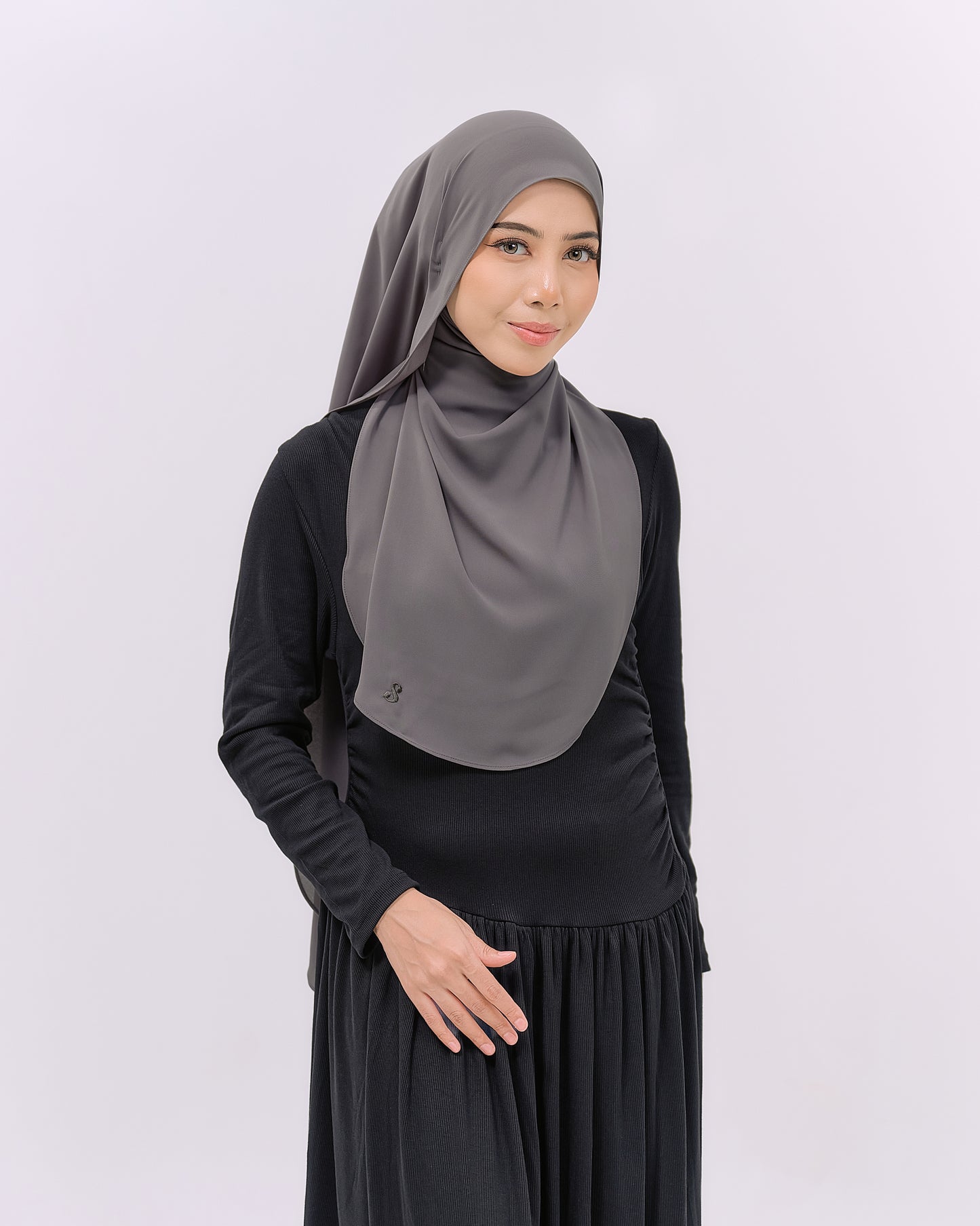 LOVA IN GREY