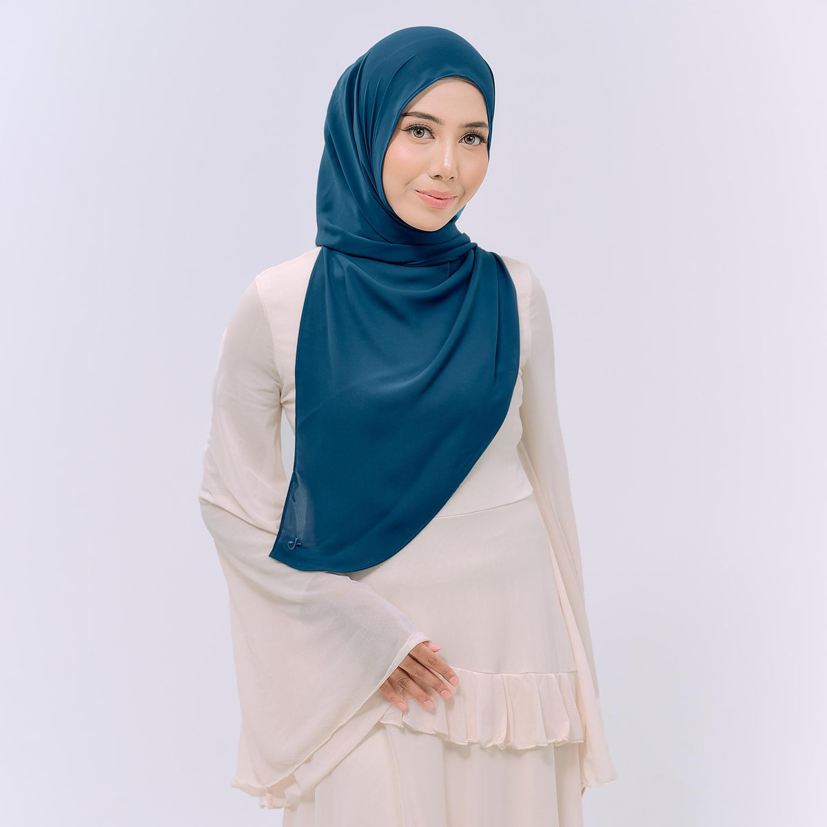 CLAIA HOODIE SHAWL