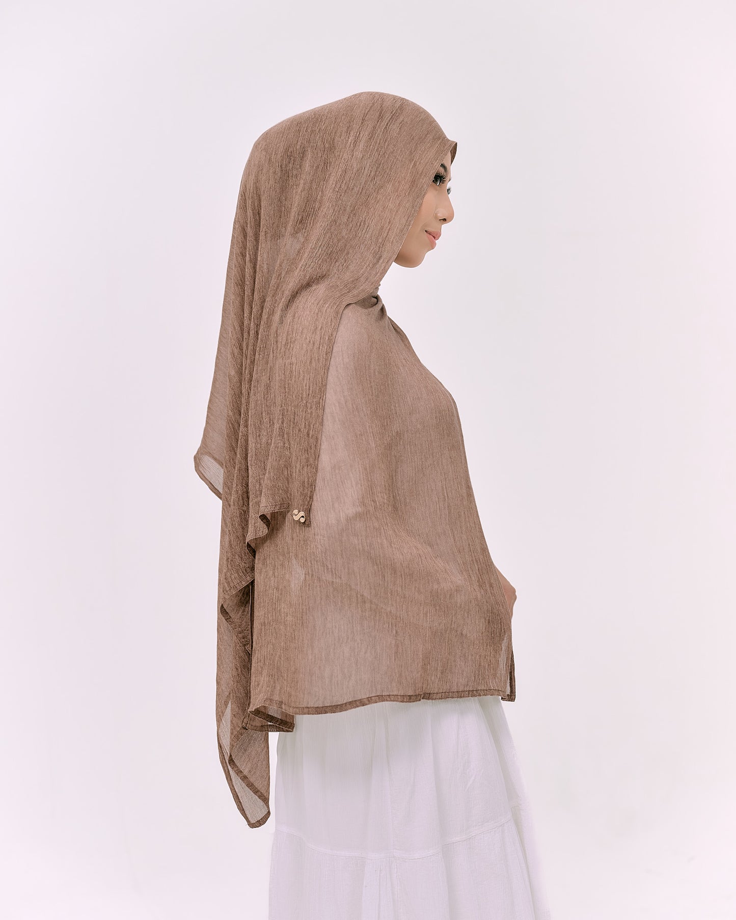 DREAMY IN WALNUT
