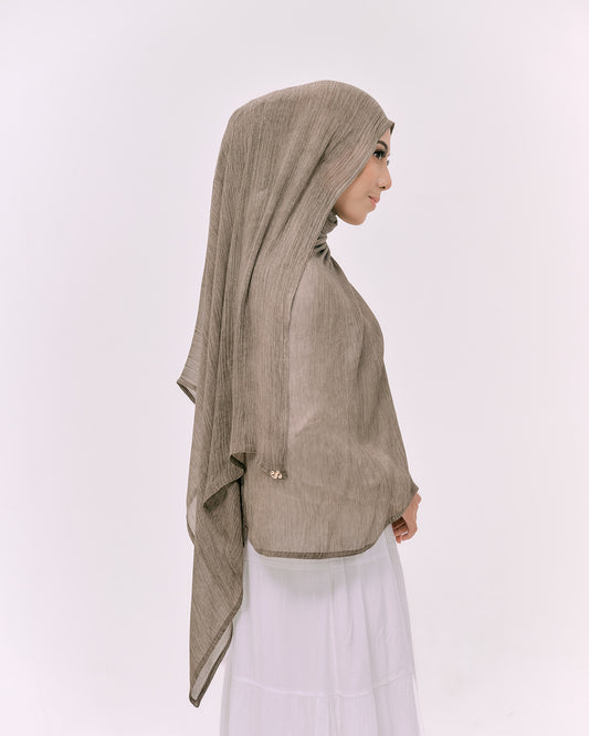 DREAMY IN ASH BROWN