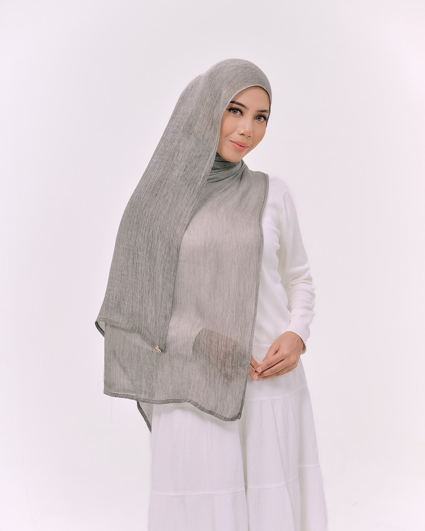 DREAMY IN GREY