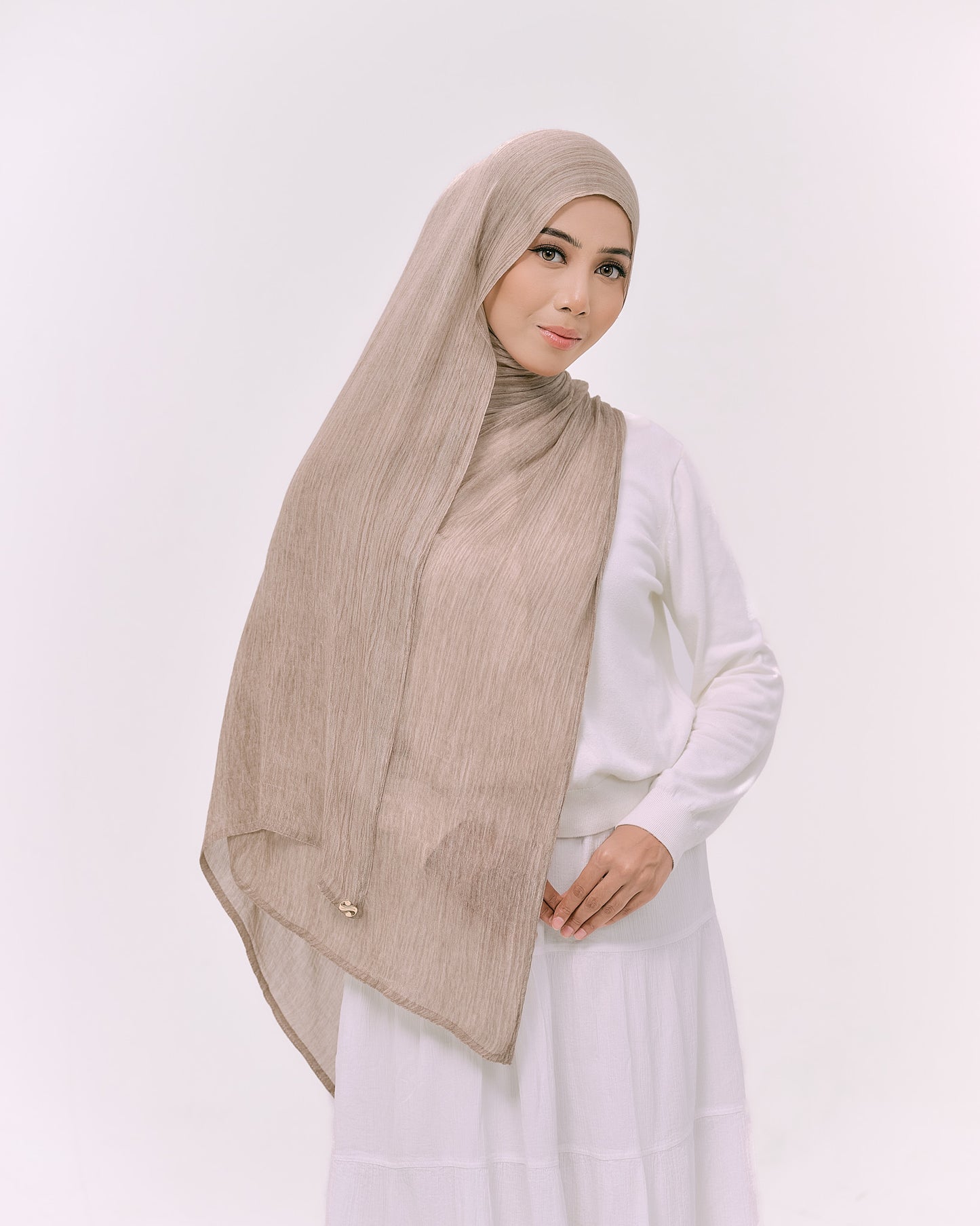 DREAMY IN ALMOND