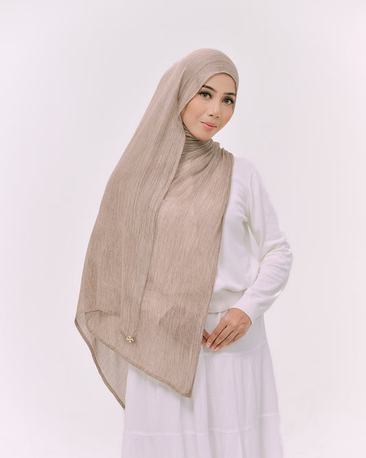 DREAMY IN ALMOND