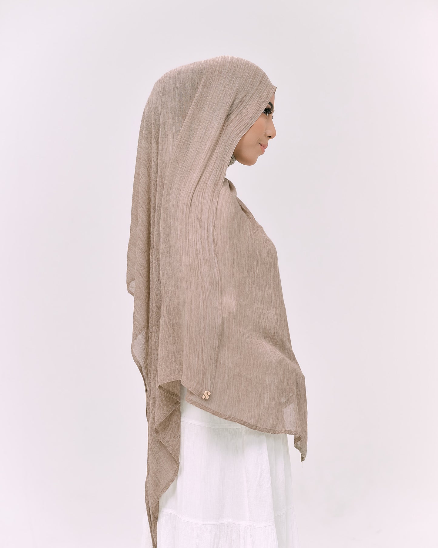DREAMY IN ALMOND