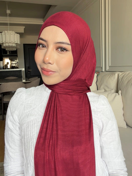 NEYA IN MAROON