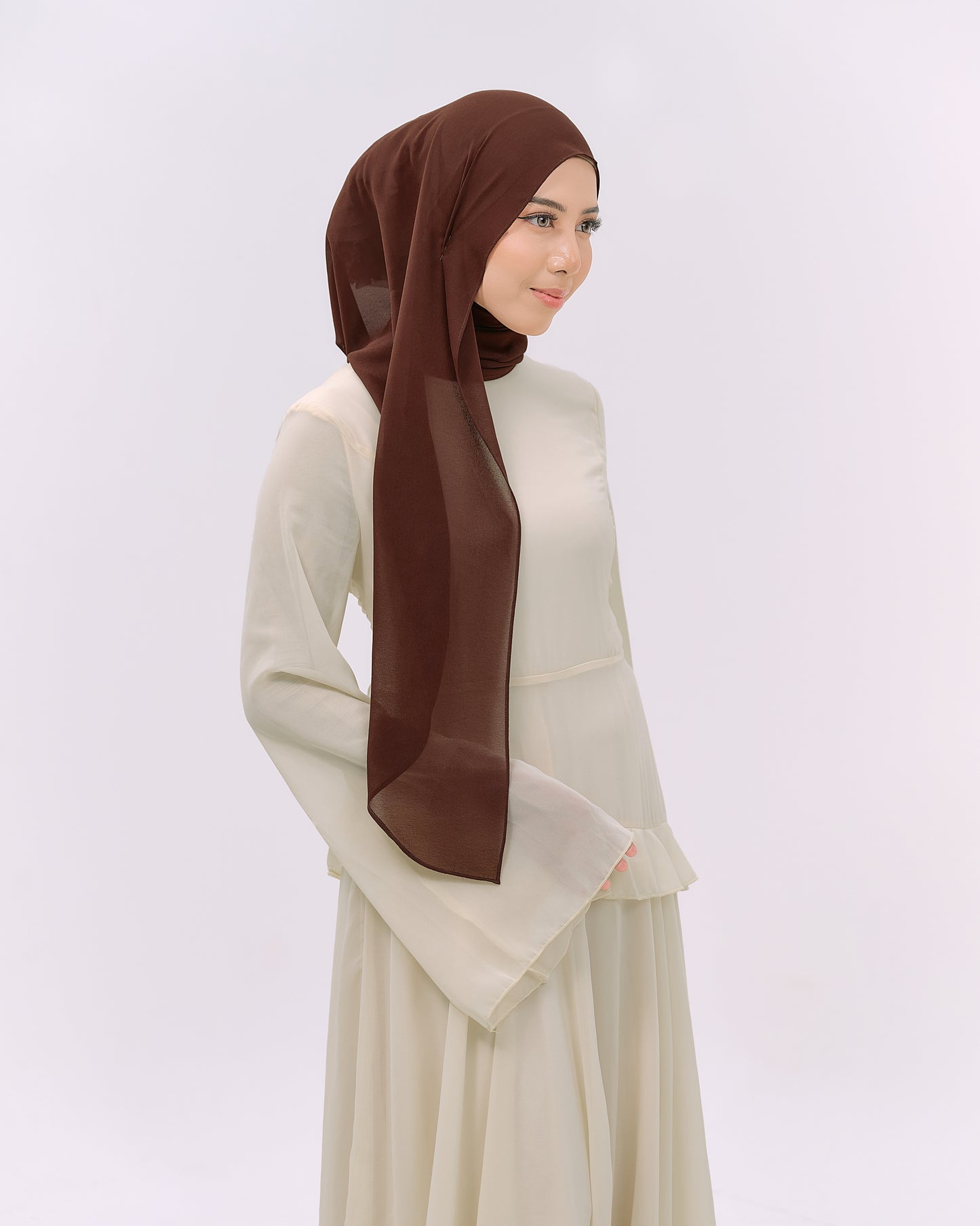 CLARA IN BROWN