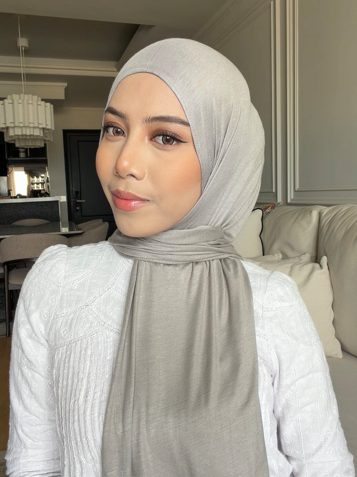 NEYA IN LIGHT GREY