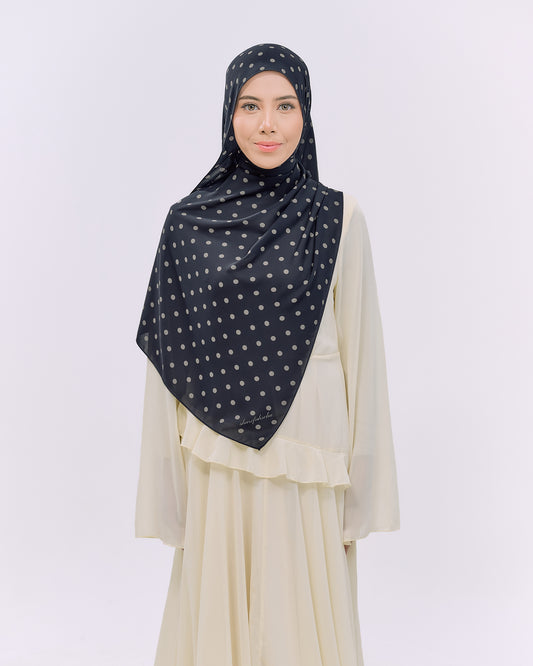 POLKASHAWL IN BLACK