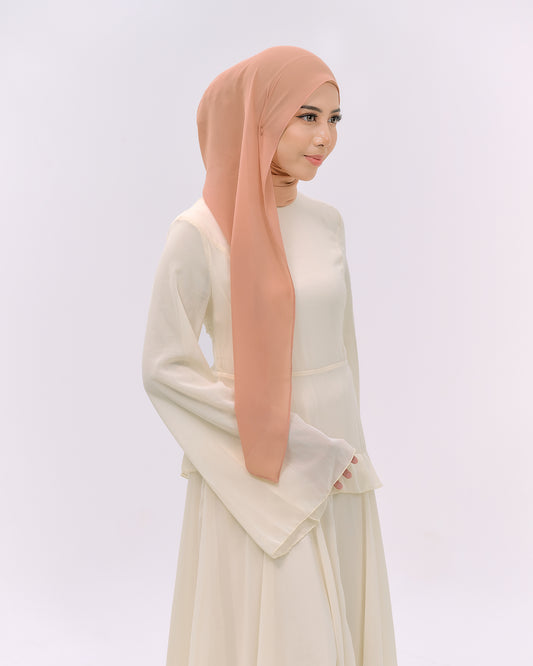 CLARA IN CARAMEL