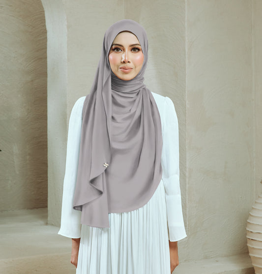 NONA IN GREY