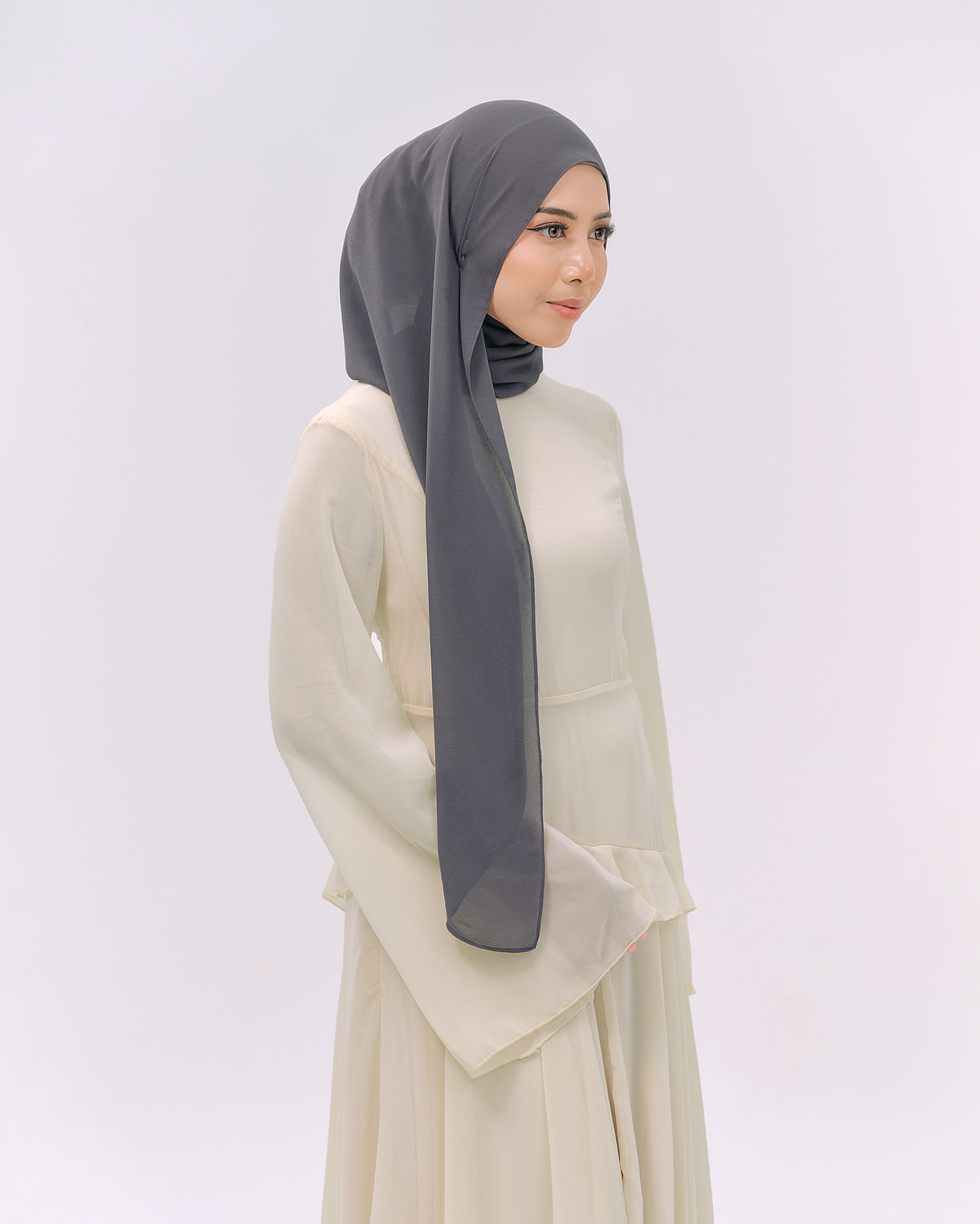 CLARA IN GREY