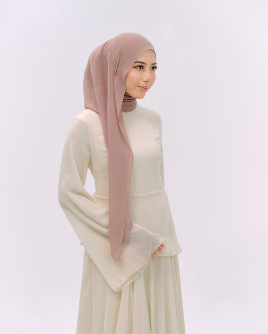 CLARA IN LATTE
