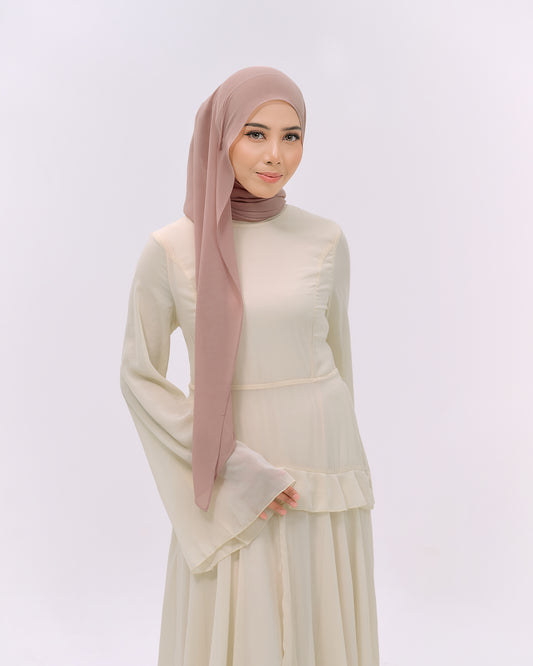 CLARA IN LATTE