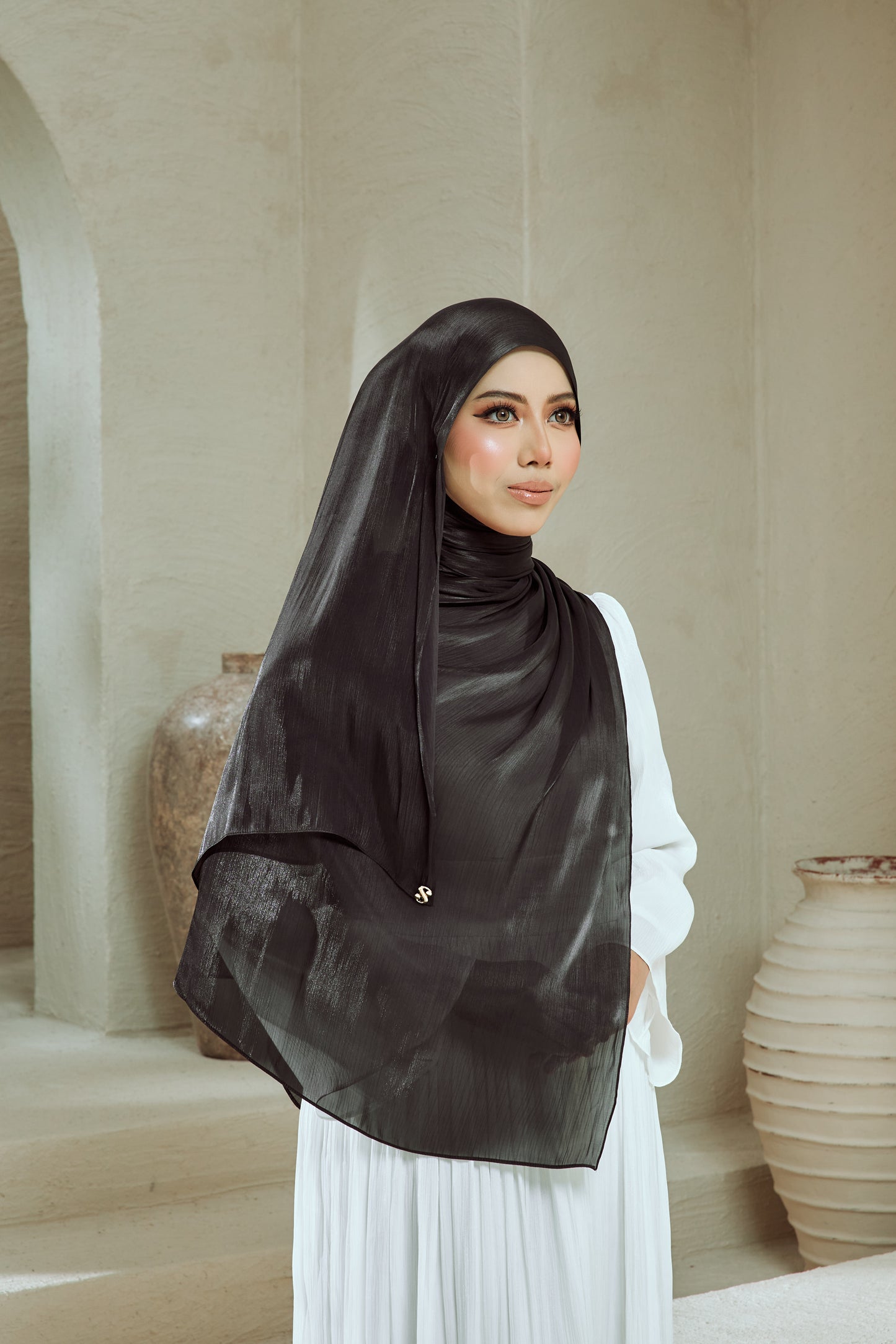 SERI IN BLACK