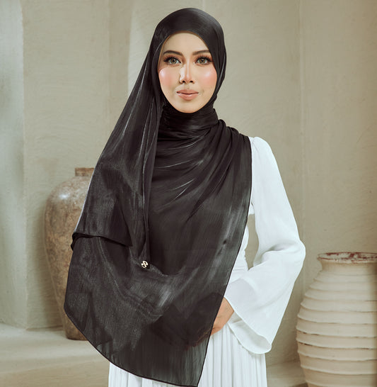 SERI IN BLACK