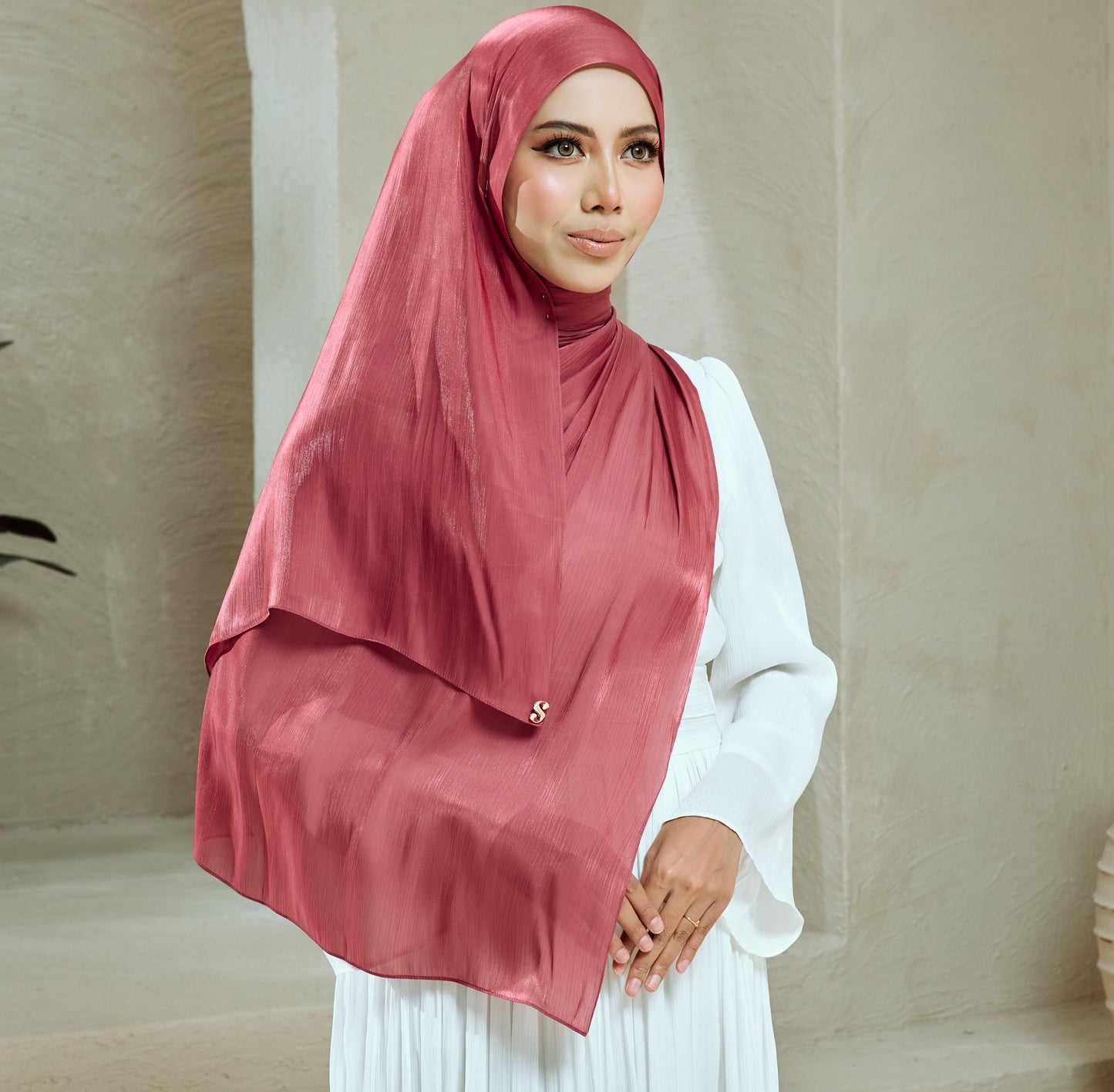 SERI IN SCARLET